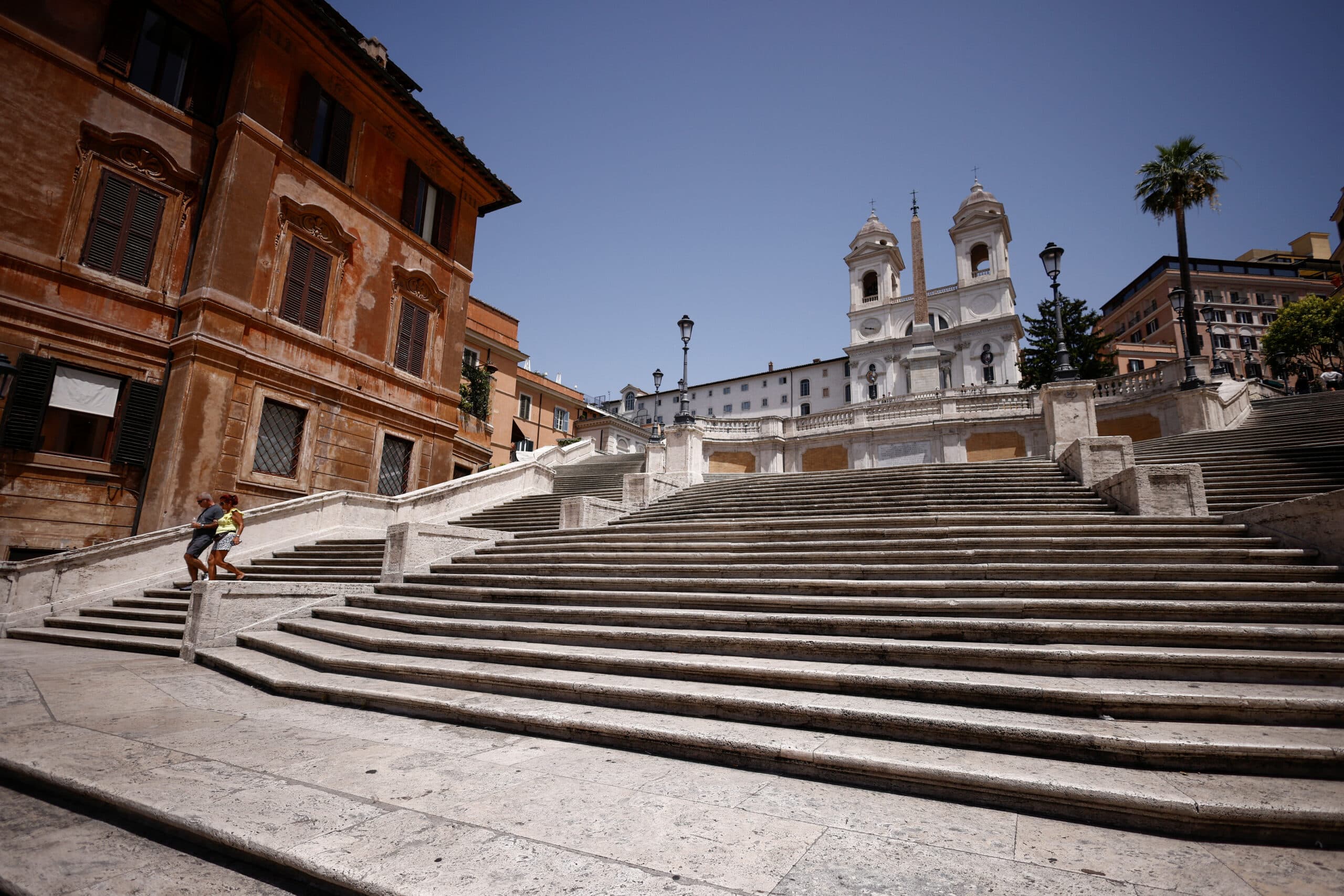 heat wave hits rome as temperatures expected to rise further in the coming days