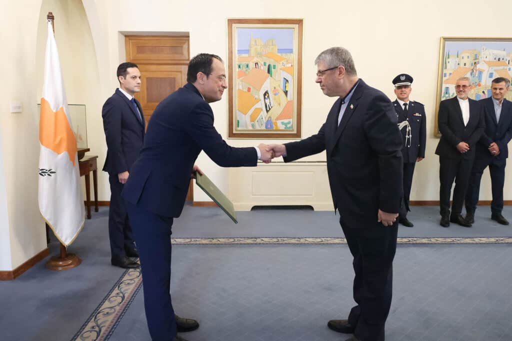 Christodoulides accepts the credentials of the new Iranian Ambassador Alireza Salarian