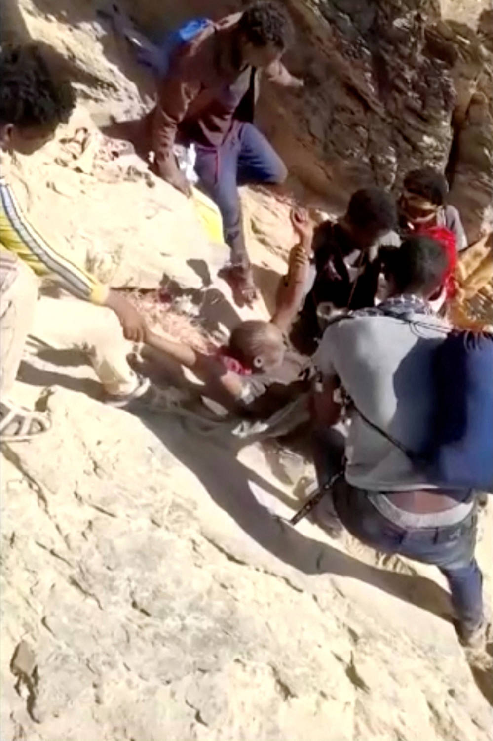 Migrants Carry An Injured Women Near The Yemeni Saudi Border Towards Al Thabit Camp