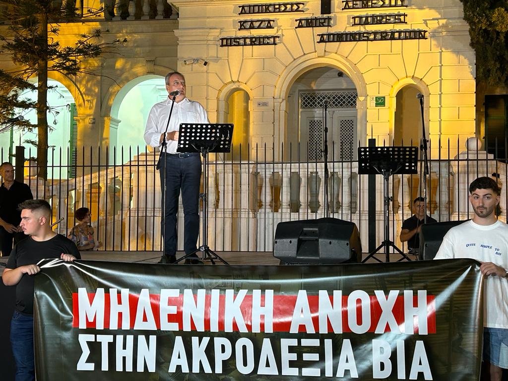 Akel leader Stefanos Stefanou addresses the crowds