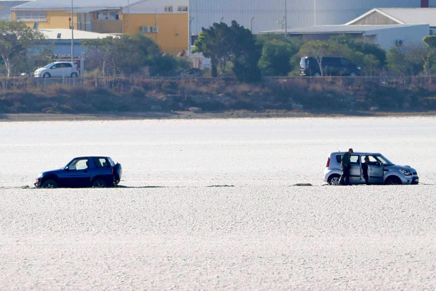 Two Cars Immobilised In Larnaca Salt Lake, October 10, 2025. Picture By Mattpress.