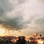 Weak high pressure settles over the region as dust moves in from Monday