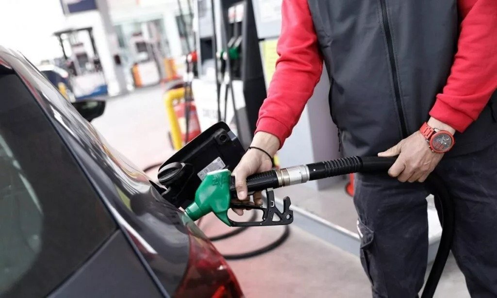Fuel prices drop 8.33 cents a litre from 1 April — here’s what you’ll ...